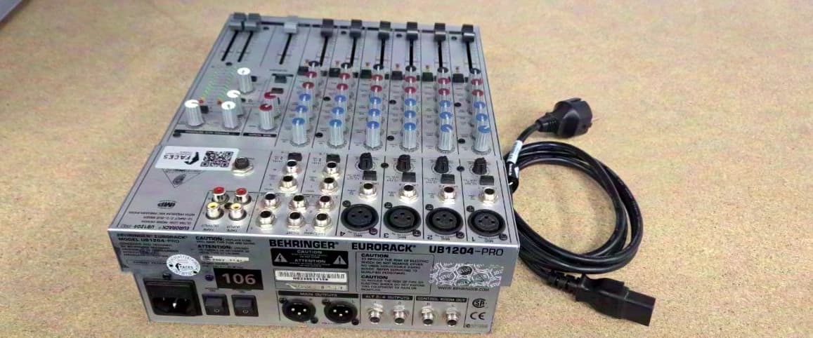 Behringer UB1204-Pro