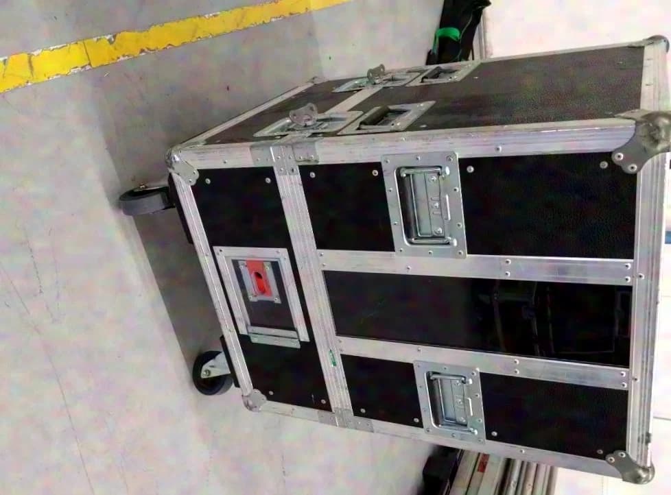 Case für 4 L-Acoustics KIVA