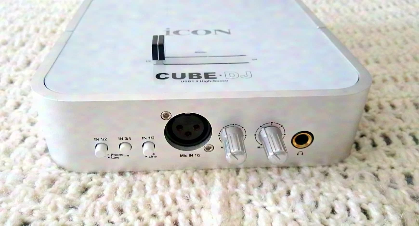 Icon Cube DJ