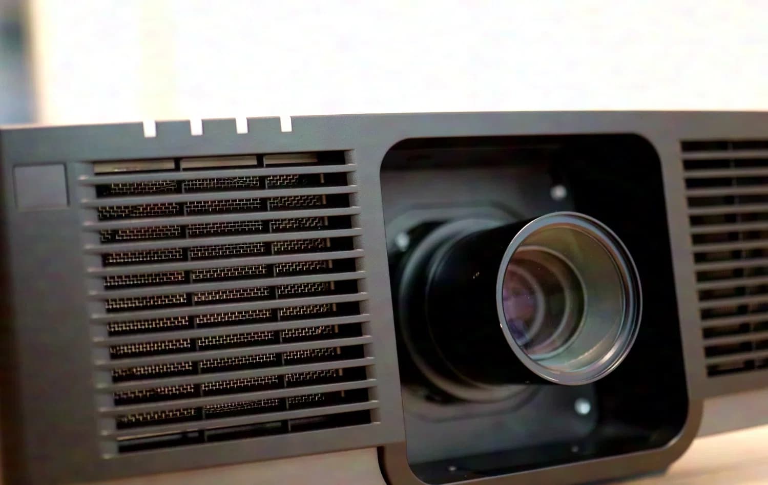 Panasonic PT MZ-780BE