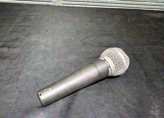 SHURE SM58