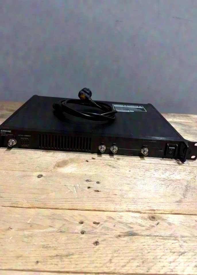 Shure PA421B Aktiv Combiner