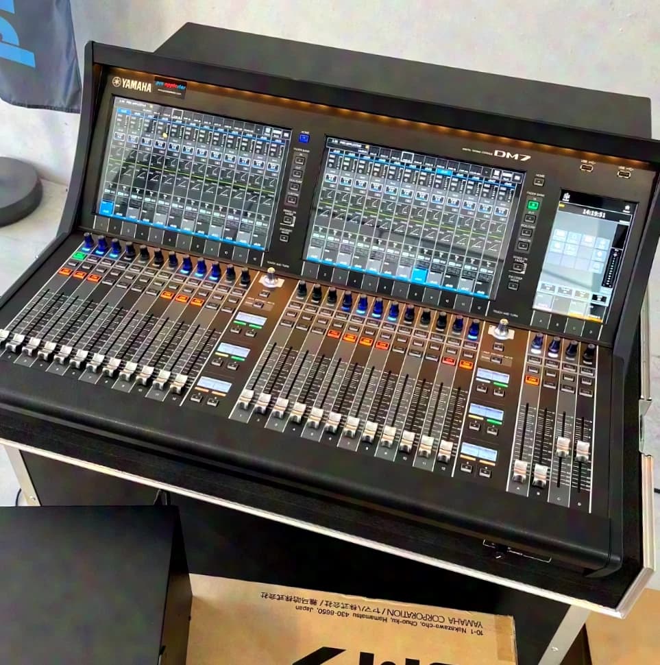 Yamaha DM7 + Rio3224-D3
