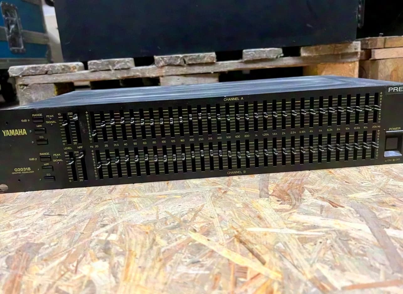 Yamaha Q2031B Equalizer
