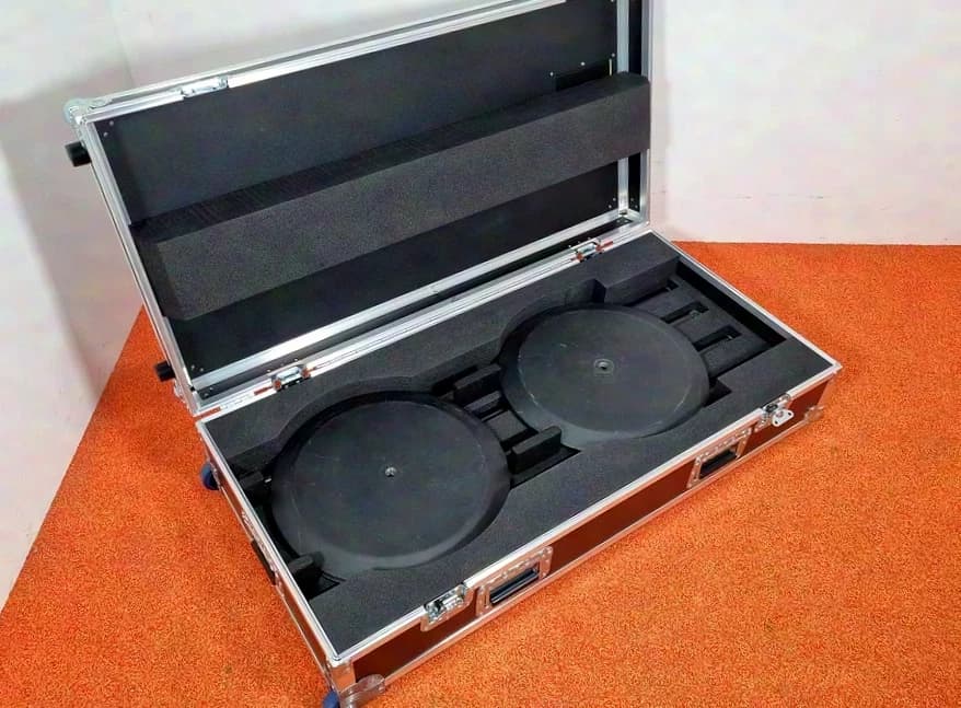 123customized Flightcase Trolley für 4× K&M Roundbase stative (Typ 26735)