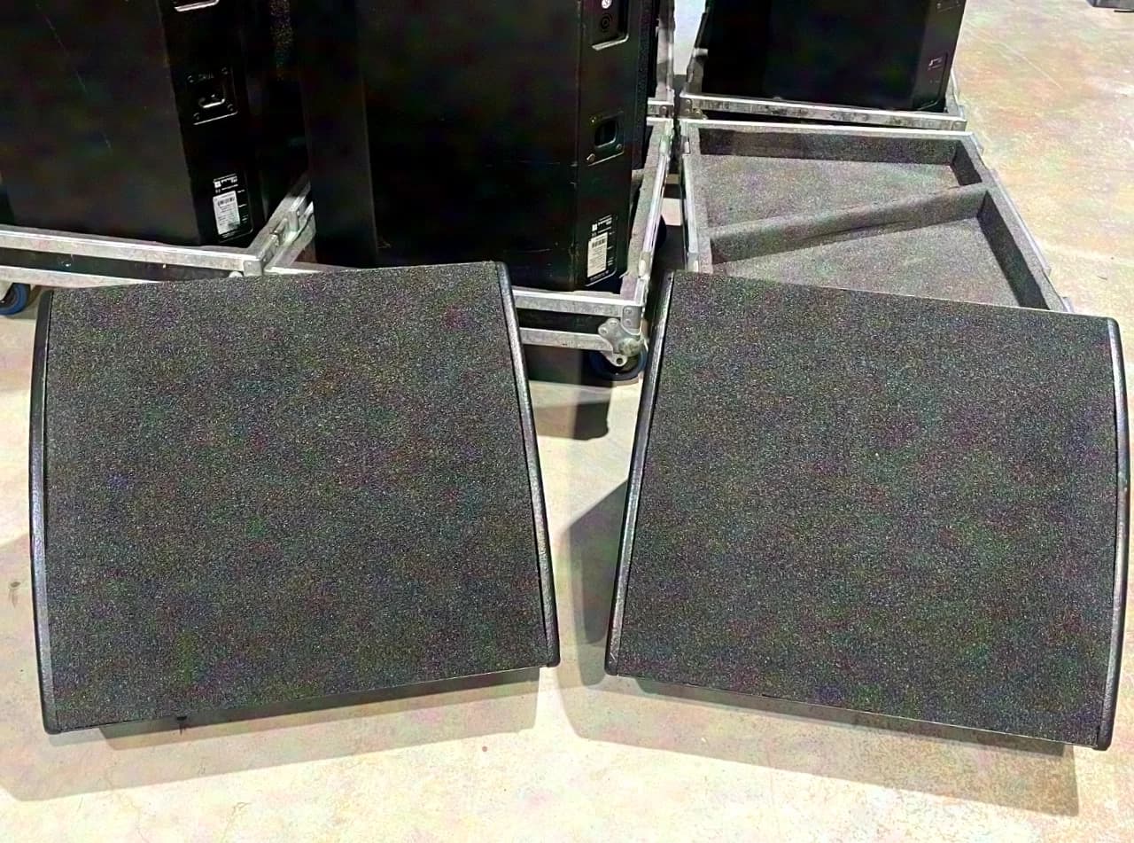 12x d&b audiotechnik MAX15 Monitor – 2 Stück im Flightcase Insgesamt 18 Stück verfügbar, mit 9 Flightcases. 2 Stück im Flightcase Insgesamt 12 Stück verfügbar, mit 6 Flightcases.
