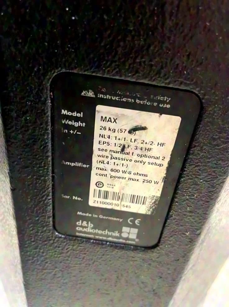 12x d&b audiotechnik MAX15 Monitor – 2 Stück im Flightcase Insgesamt 18 Stück verfügbar, mit 9 Flightcases. 2 Stück im Flightcase Insgesamt 12 Stück verfügbar, mit 6 Flightcases.