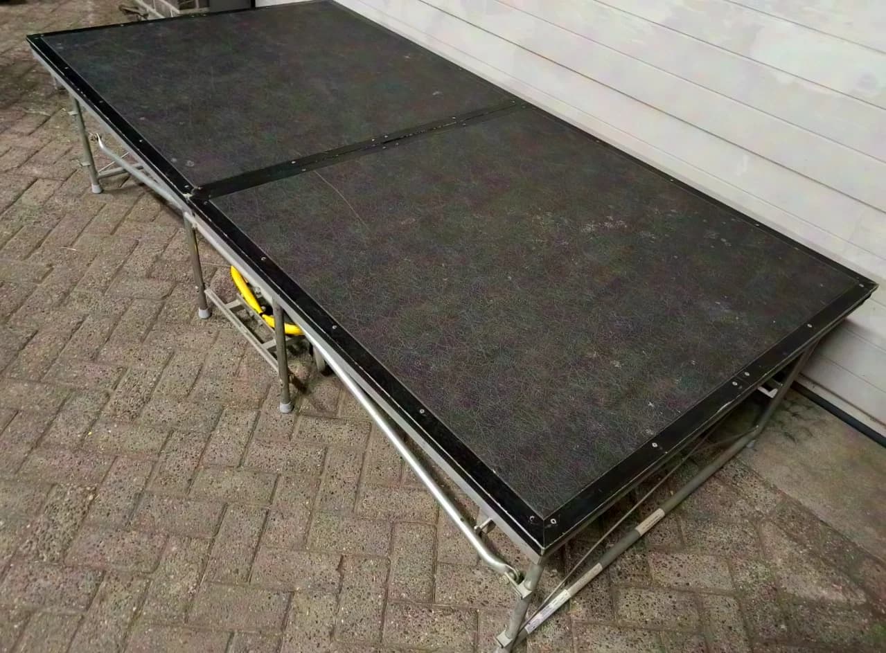 16x klappbare Bühnenelemente - mobile Bühnenelemente