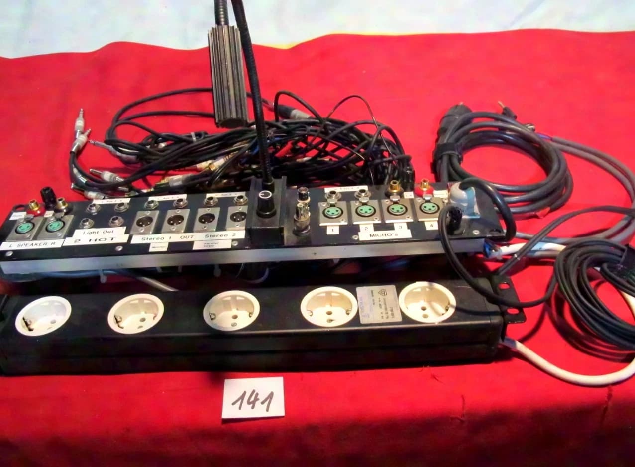 19 Zoll Anschlußblende Anschlußblende + Lampe + Stromleiste + XLR etc. #141