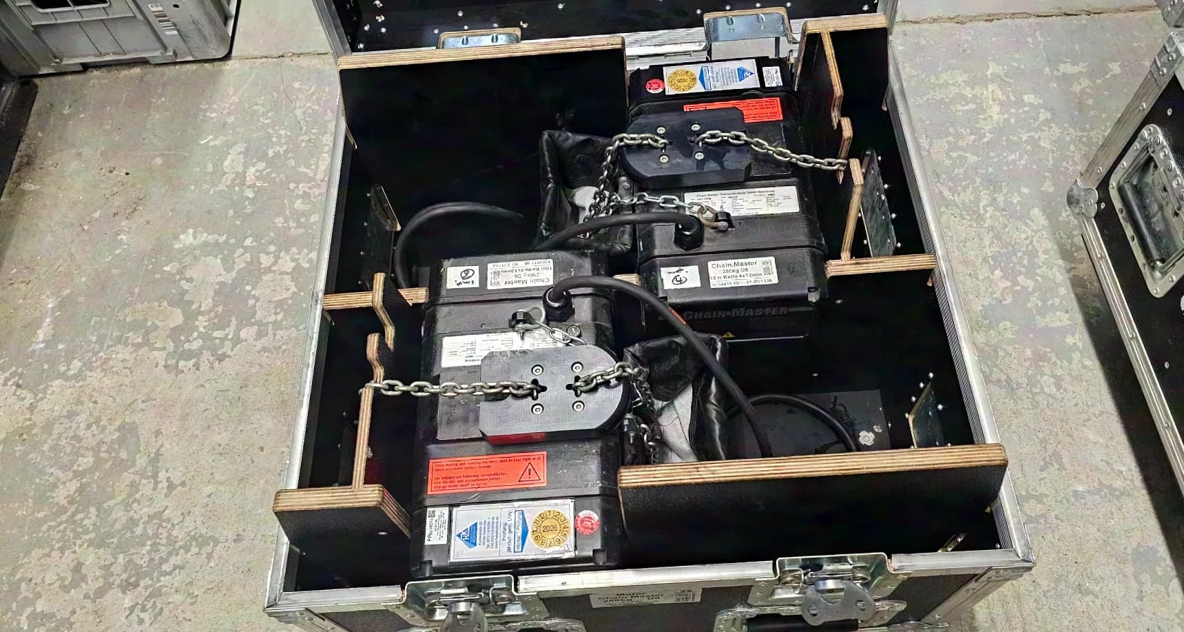 2 x Chainmaster 250kG D8 Motor im Amptown Case als Set