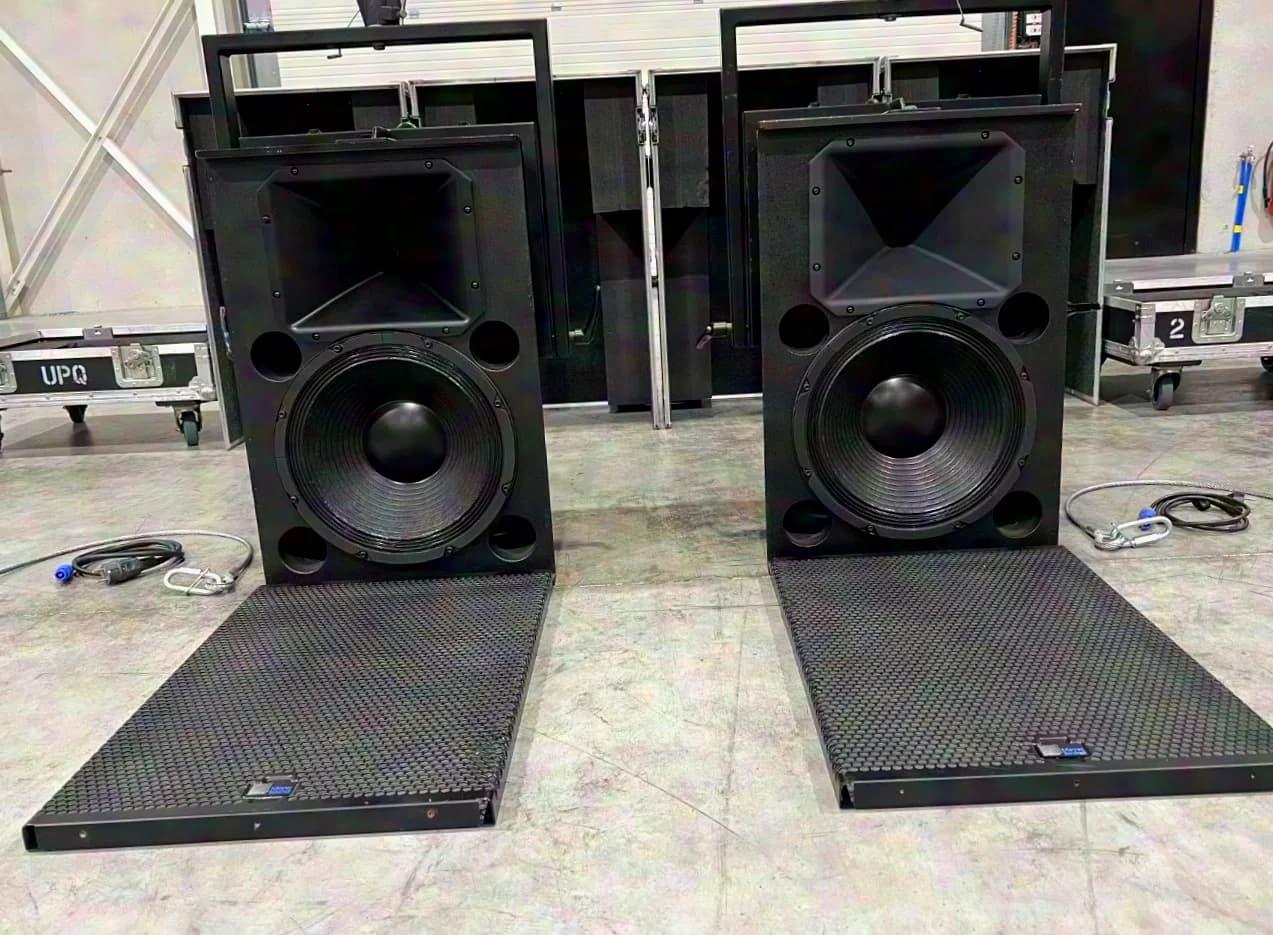 2x Meyer Sound UPQ-1P 15"/4" + Fluggeschirr + Flightcase