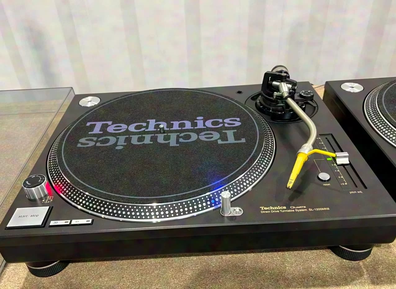 2x Technics SL-1200MK6 aus einer Privatsammlung