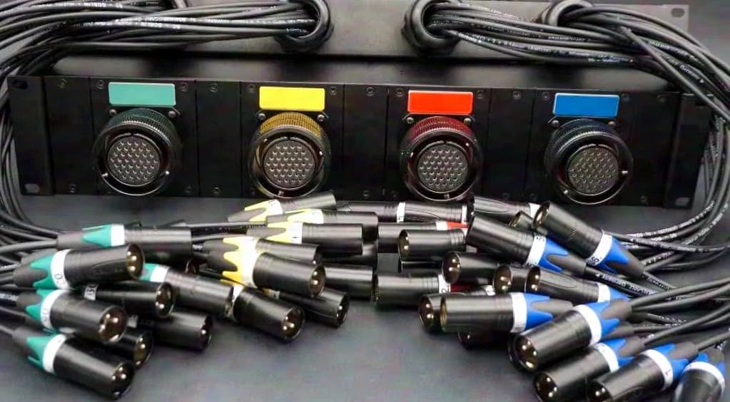 4x LK37 Patchpanel 48x XLR, Bühnenboxen & Kabels Kabels in verschiedenen Längen,