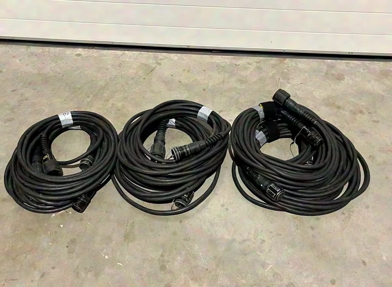 4x LK37 Patchpanel 48x XLR, Bühnenboxen & Kabels Kabels in verschiedenen Längen,