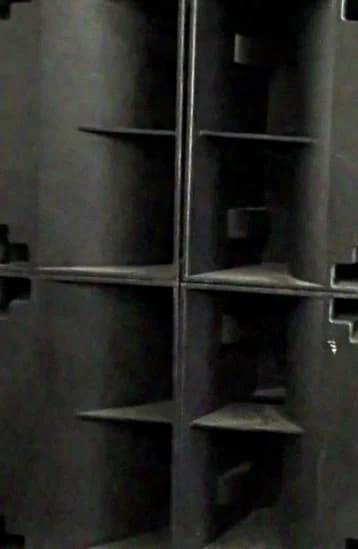 4x horngeladener Doppel-15“-Druckkammer-Bass I.S.B.N. 2.0