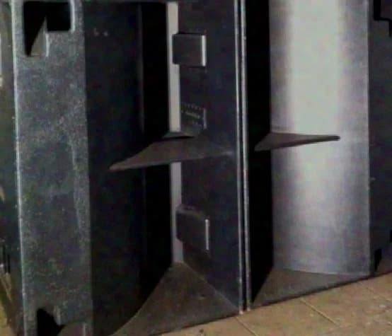 4x horngeladener Doppel-15“-Druckkammer-Bass I.S.B.N. 2.0