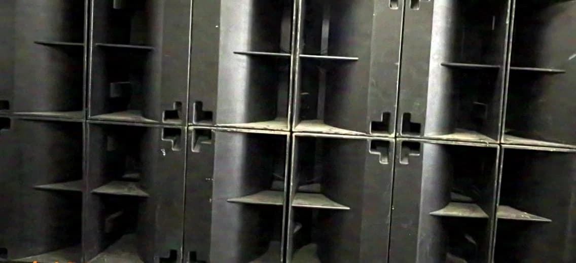 4x horngeladener Doppel-15“-Druckkammer-Bass I.S.B.N. 2.0