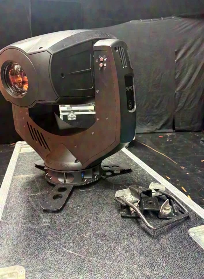 8x GLP Spot One Moving Head im Case zu verkaufen