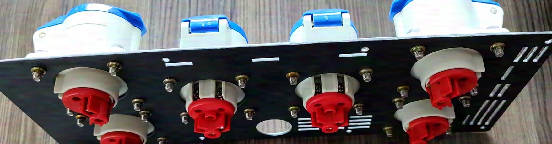 ADB Rückplatte für ADB Micropack 15 mit CEE 16A Steckdosen