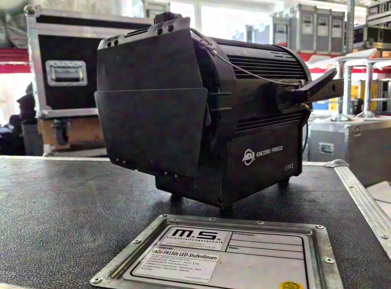 ADJ - Encore FR150z - Fresnel LED-Theaterscheinwerfer