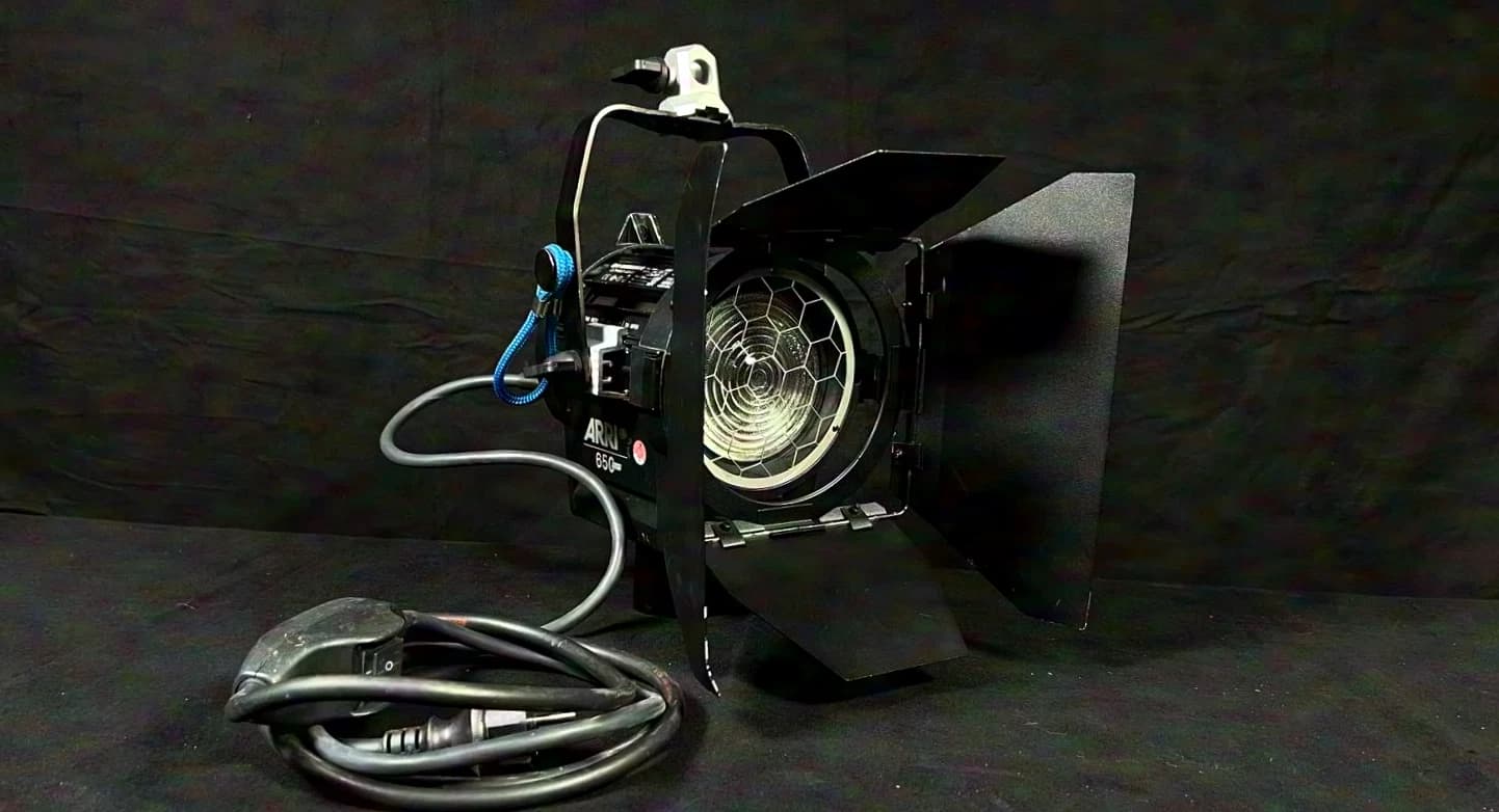 ARRI 650W Stufenlinsenscheinwerfer in schwarz