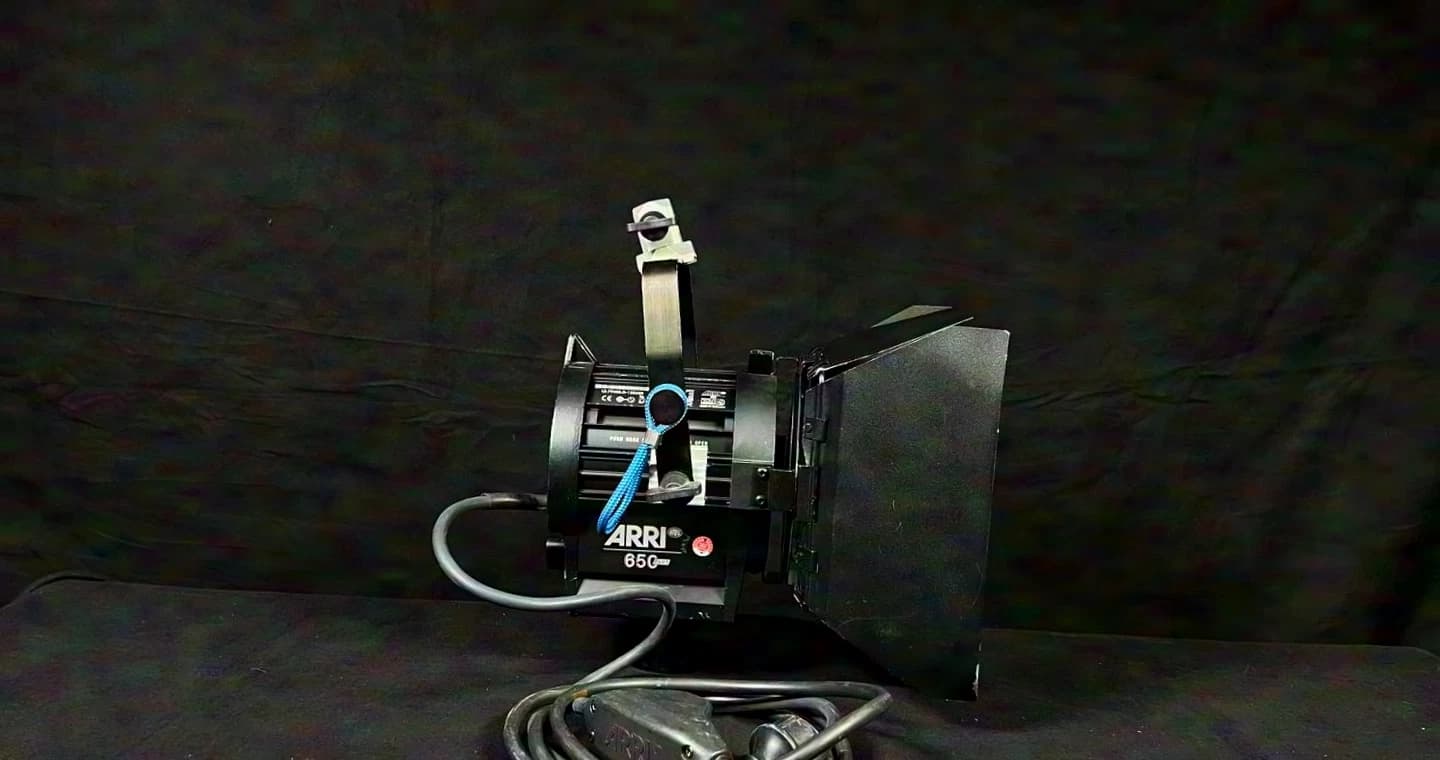 ARRI 650W Stufenlinsenscheinwerfer in schwarz