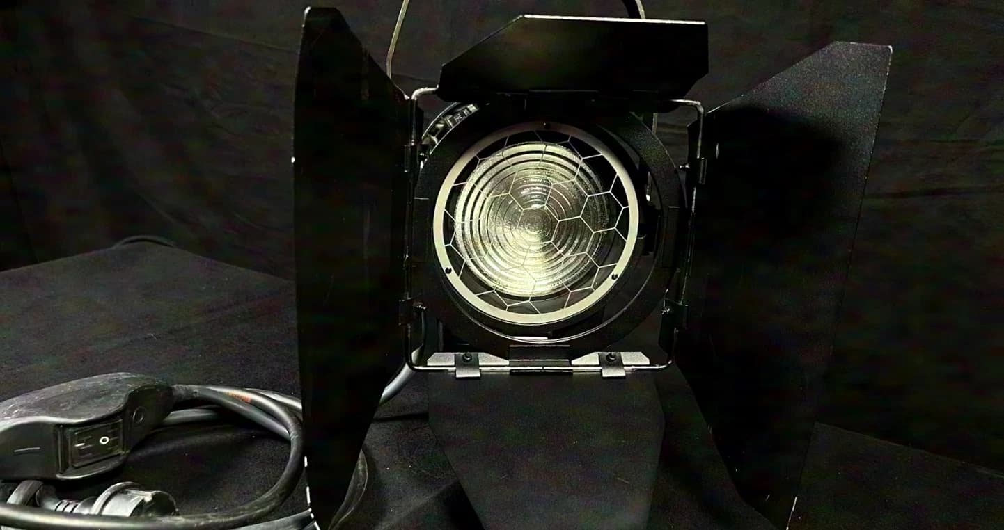 ARRI 650W Stufenlinsenscheinwerfer in schwarz