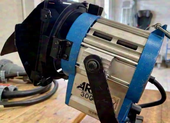 ARRI PLUS 300W Fresnel Kunstlicht Stufenlinse