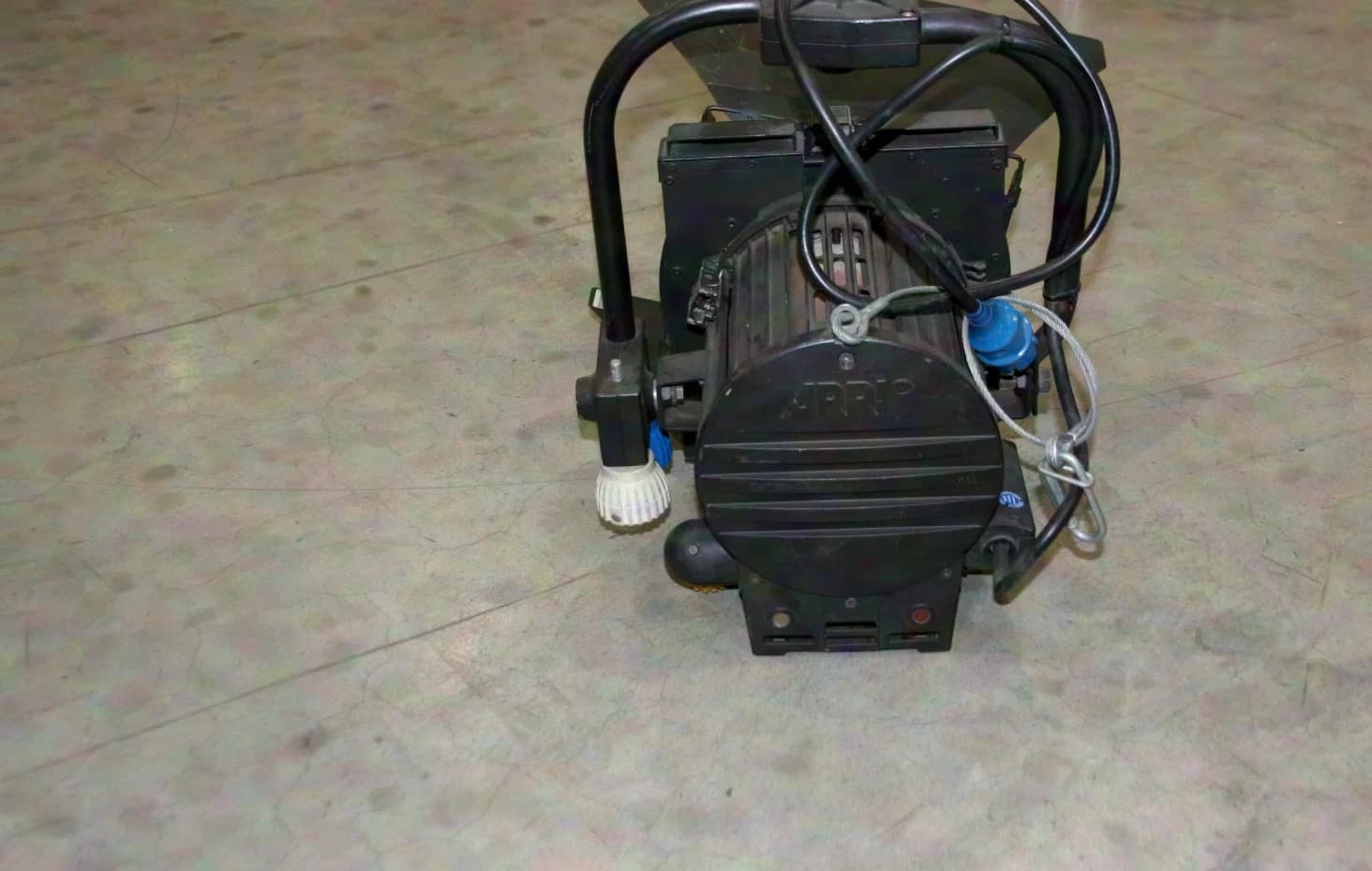 ARRI Studio Sonderedition 1Kw + 2Kw P.O. Stufenlinse / Fresnel