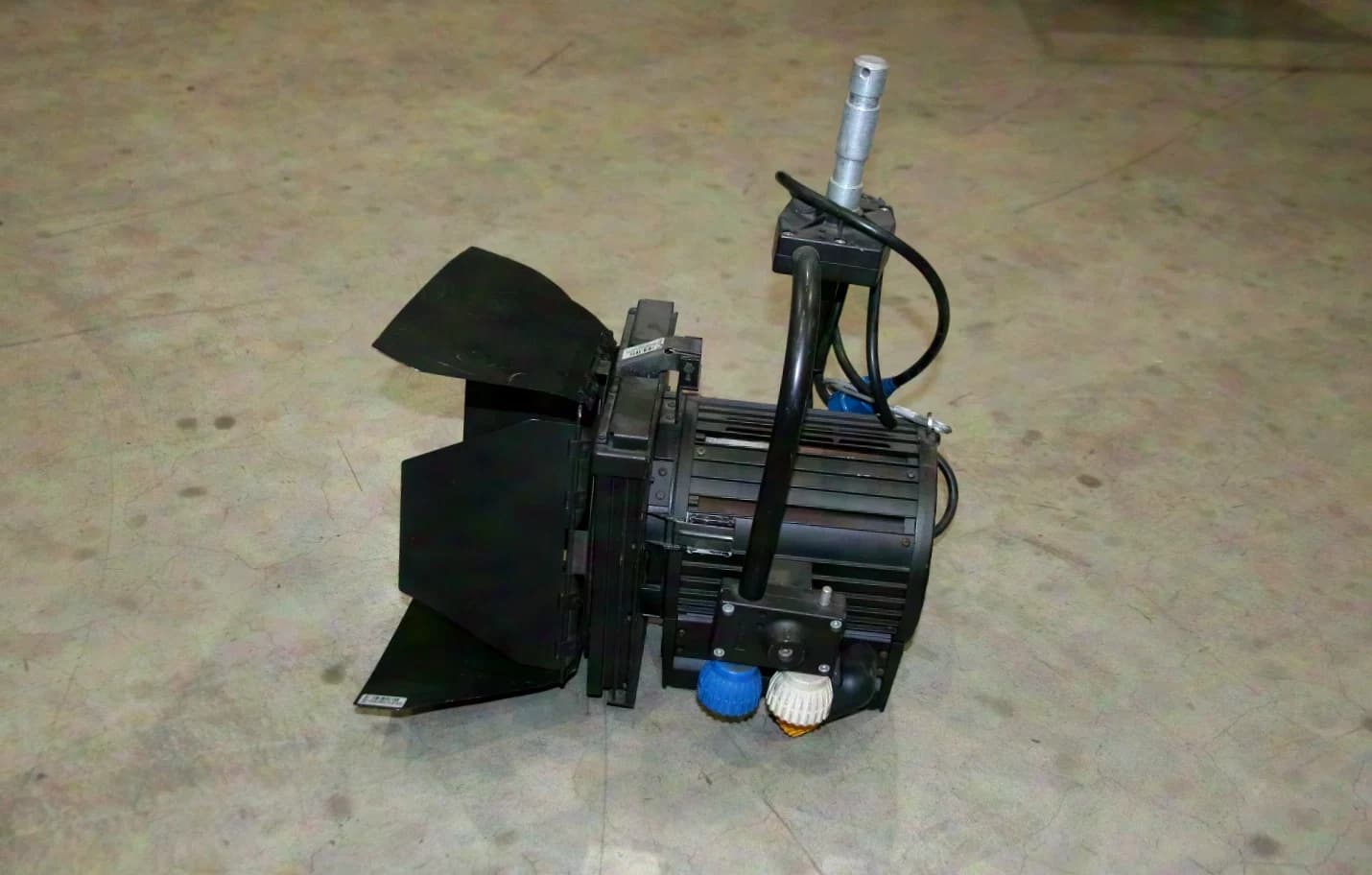 ARRI Studio Sonderedition 1Kw + 2Kw P.O. Stufenlinse / Fresnel