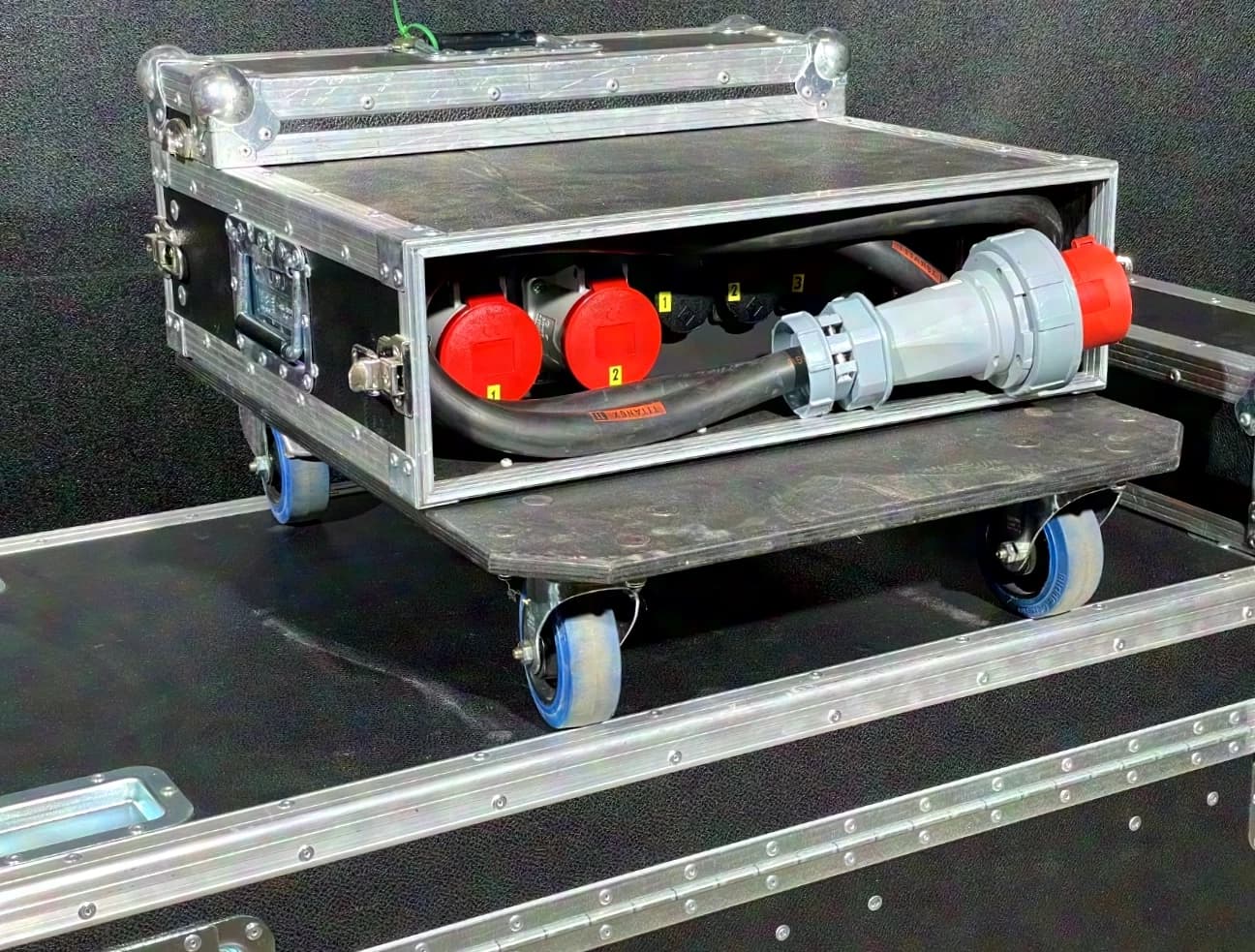 ART Lighting AL-Rackpower 63A/CEE Starkstromverteiler inkl. Case