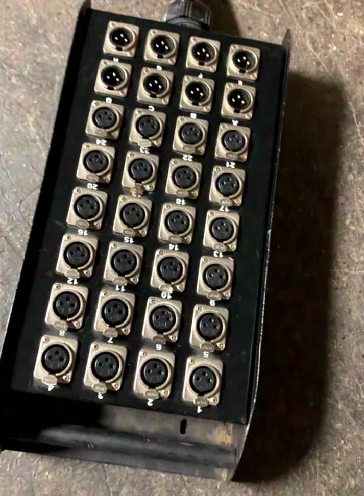 Adam Hall / MTI / o.Ä. Multicore 32/8 30m