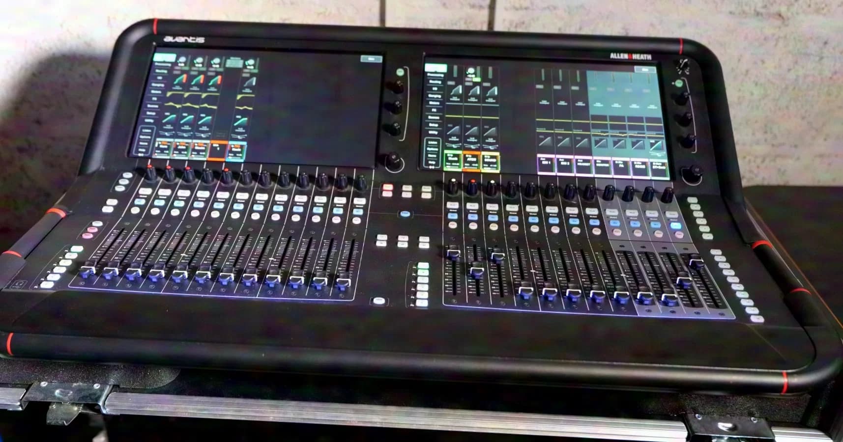 Allen & Heath Avantis Digitalpult ink. Dante-Karte + GX4816 Stagebox (48/16) + Travelcase auf Rollen