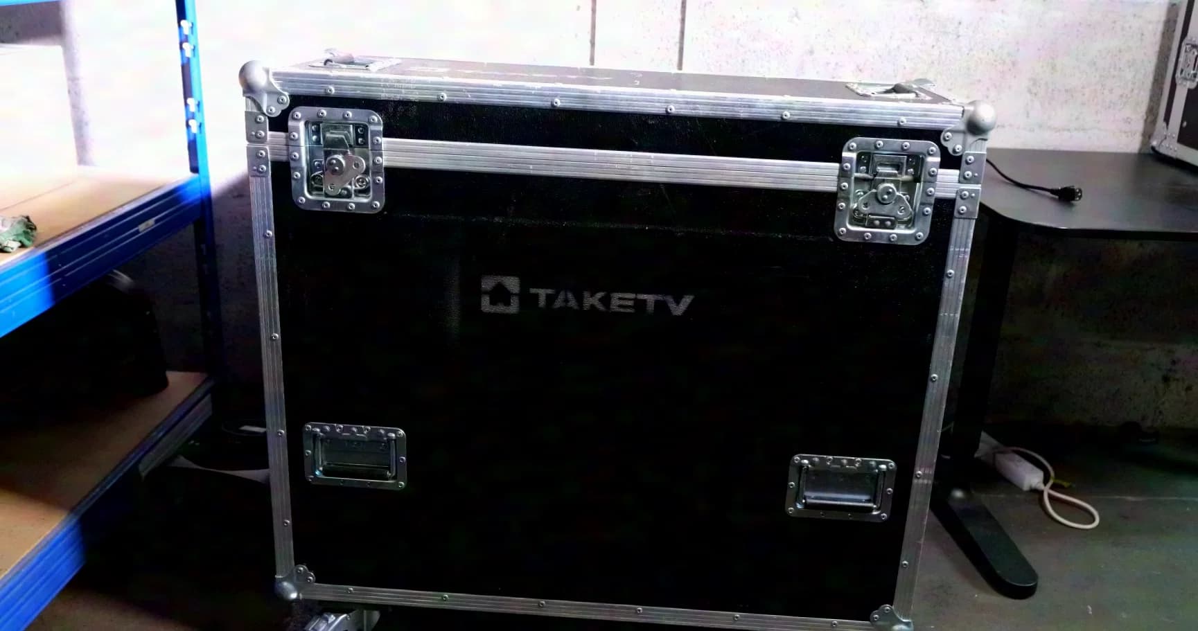 Allen & Heath Avantis Digitalpult ink. Dante-Karte + GX4816 Stagebox (48/16) + Travelcase auf Rollen
