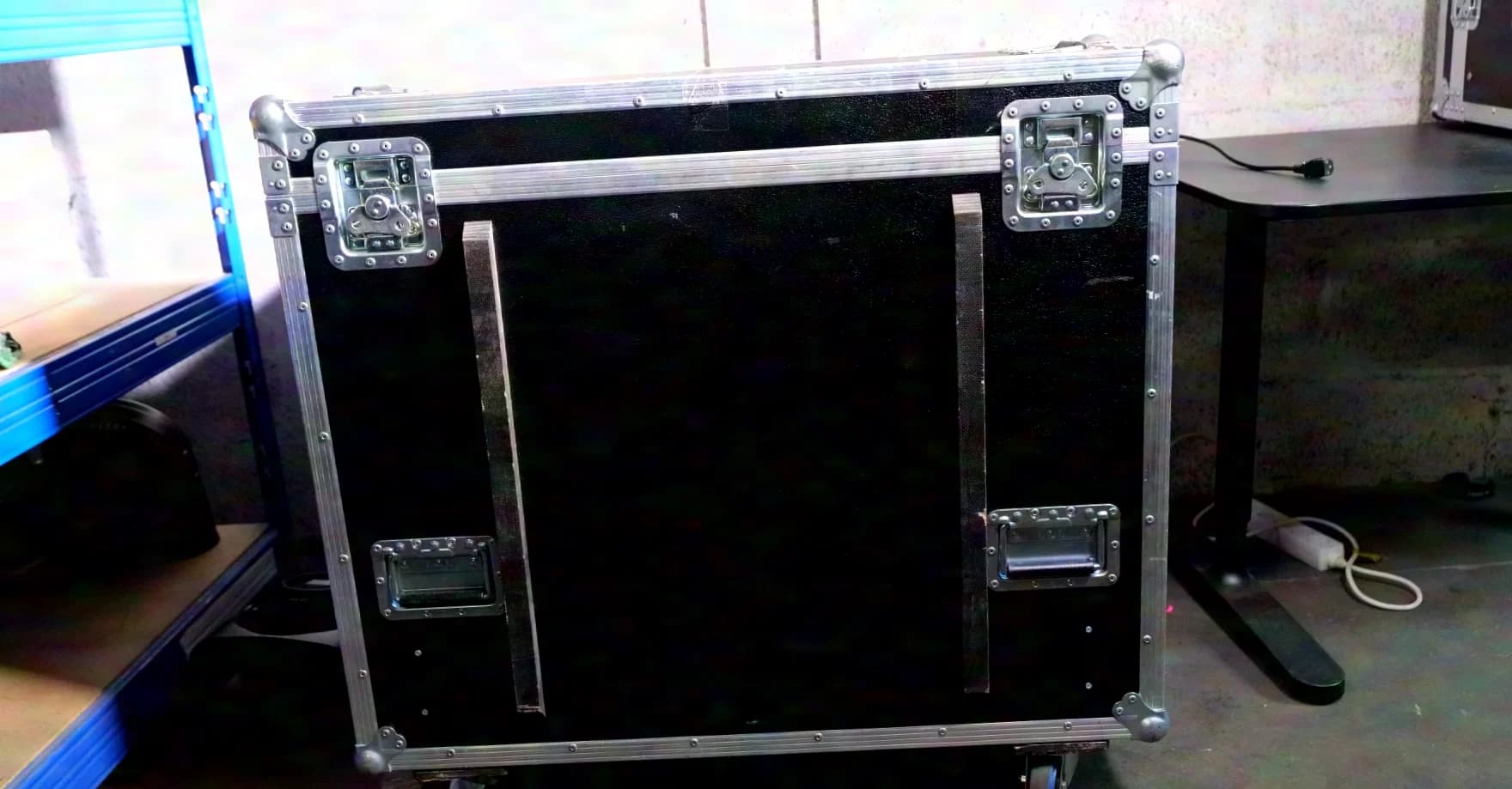Allen & Heath Avantis Digitalpult ink. Dante-Karte + GX4816 Stagebox (48/16) + Travelcase auf Rollen