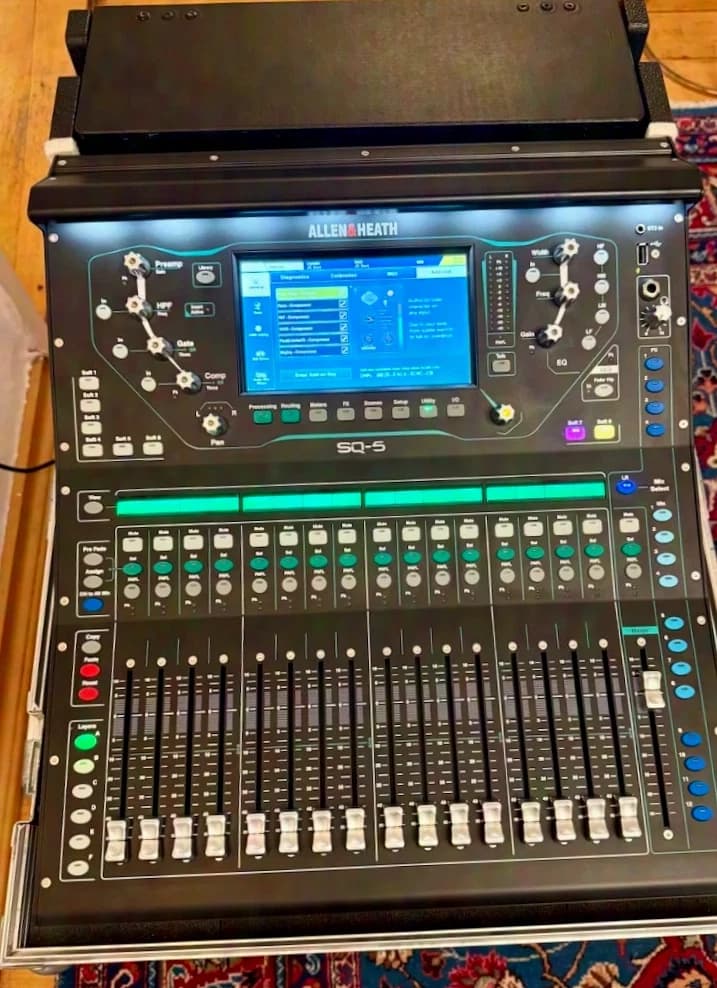 Allen & Heath SQ5 inkl. Procase-Trolley
