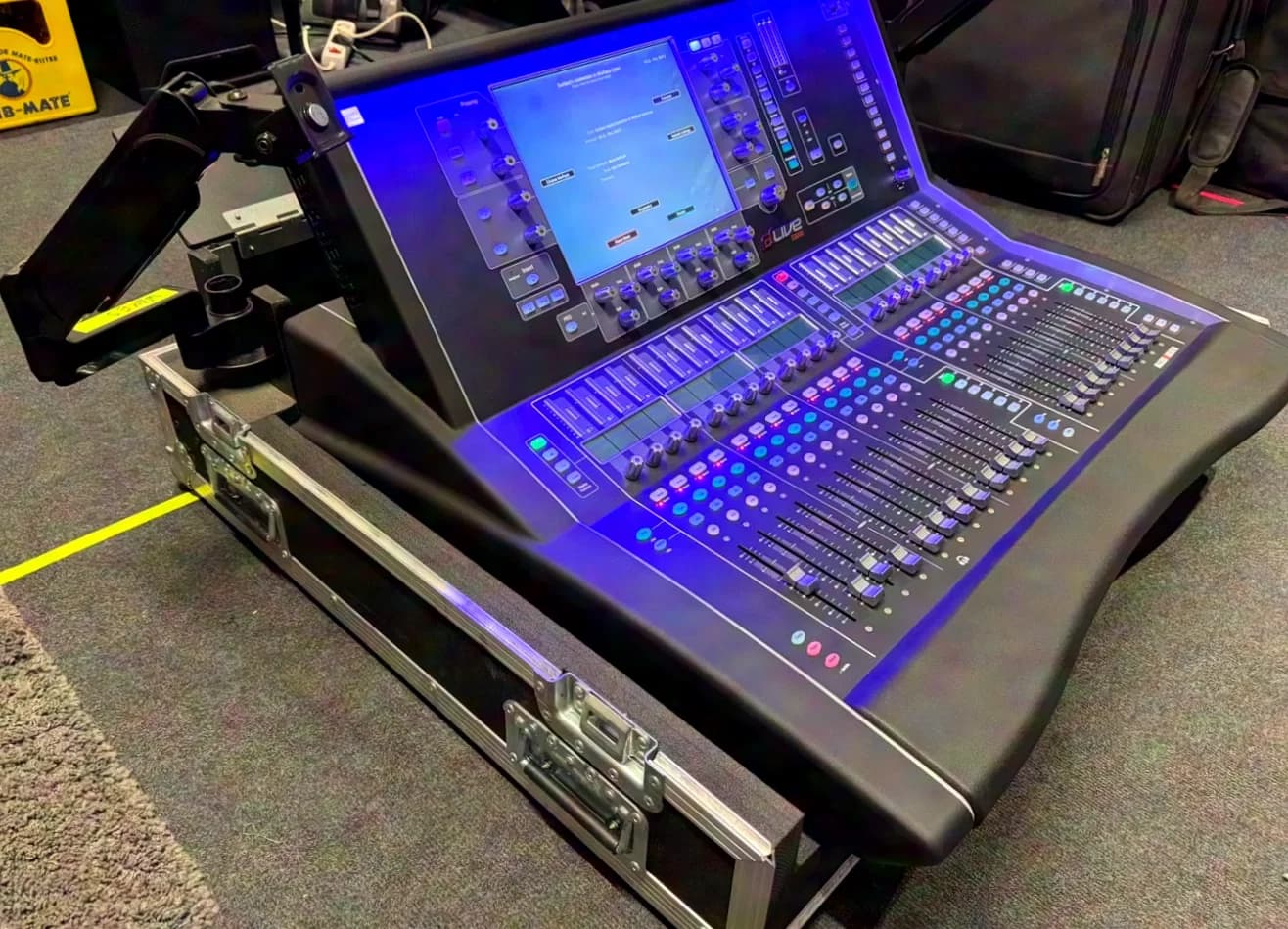 Allen & Heath dLive S3000 (inkl. 3-teiligem Case)