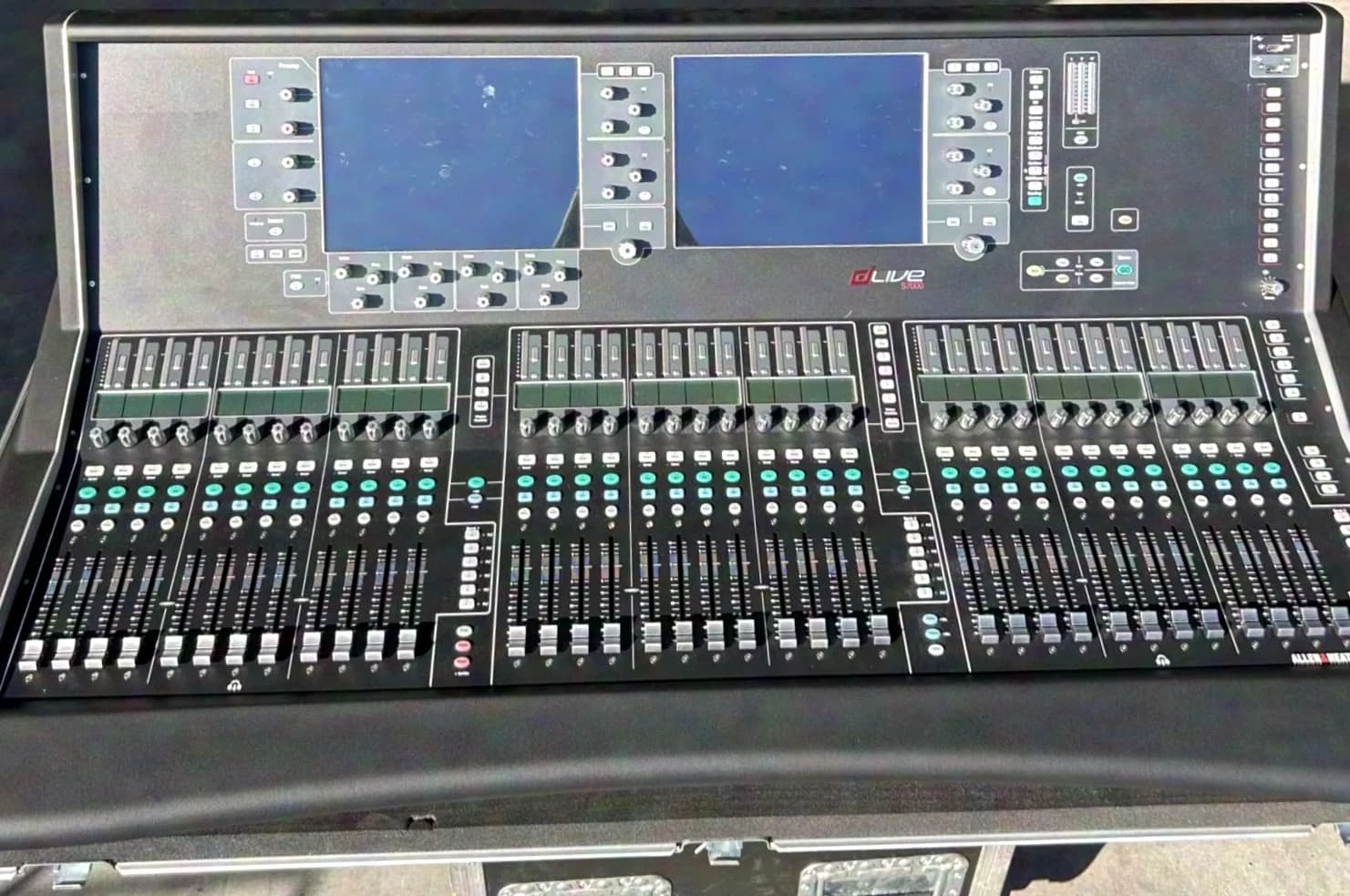 Allen & Heath dLive S7000