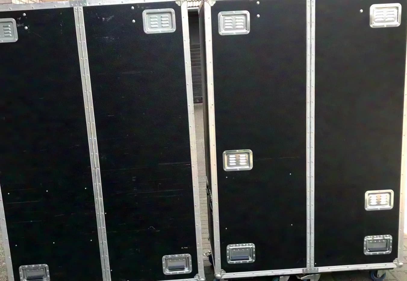 Amptown Garderoben Case Kostümschrank