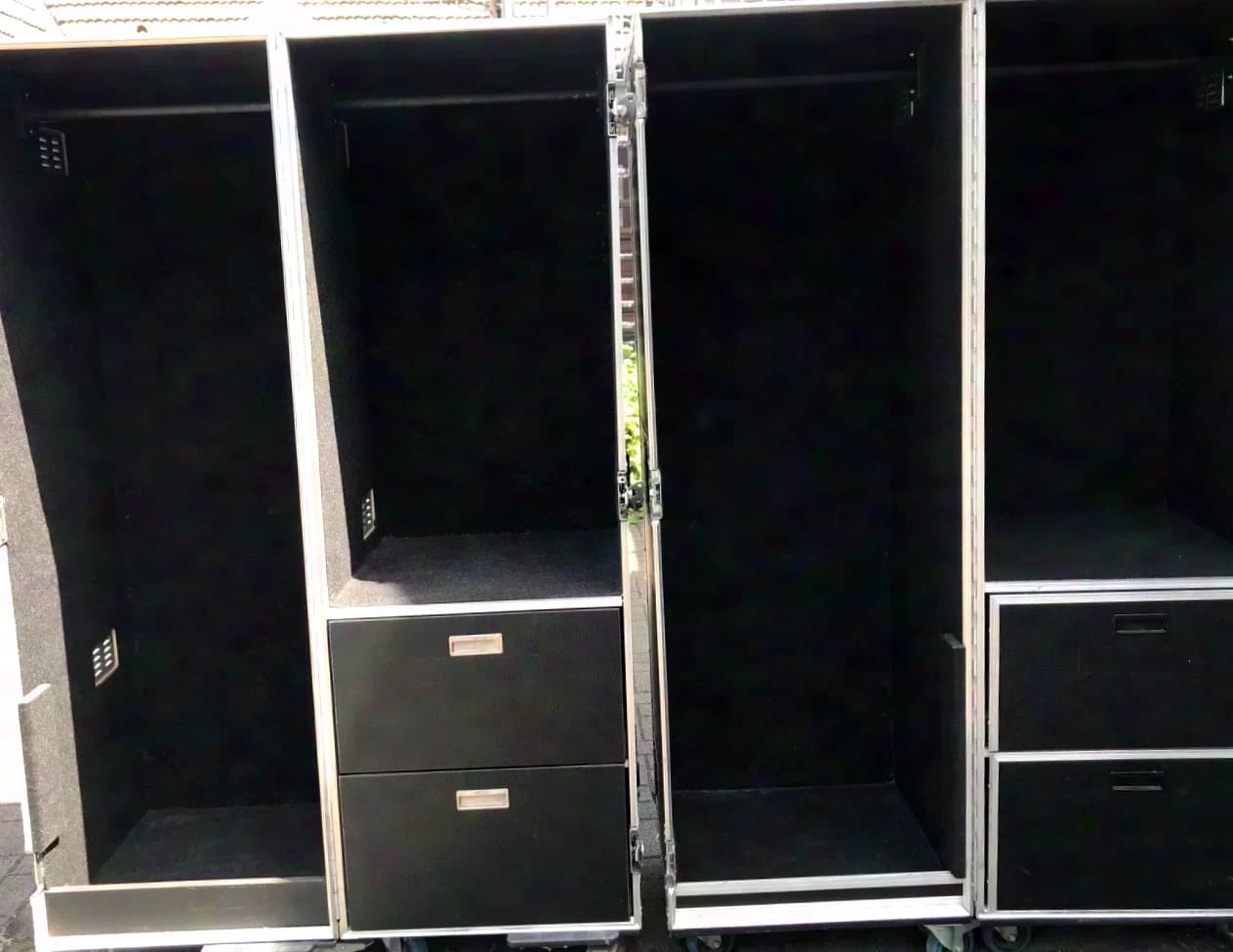 Amptown Garderoben Case Kostümschrank