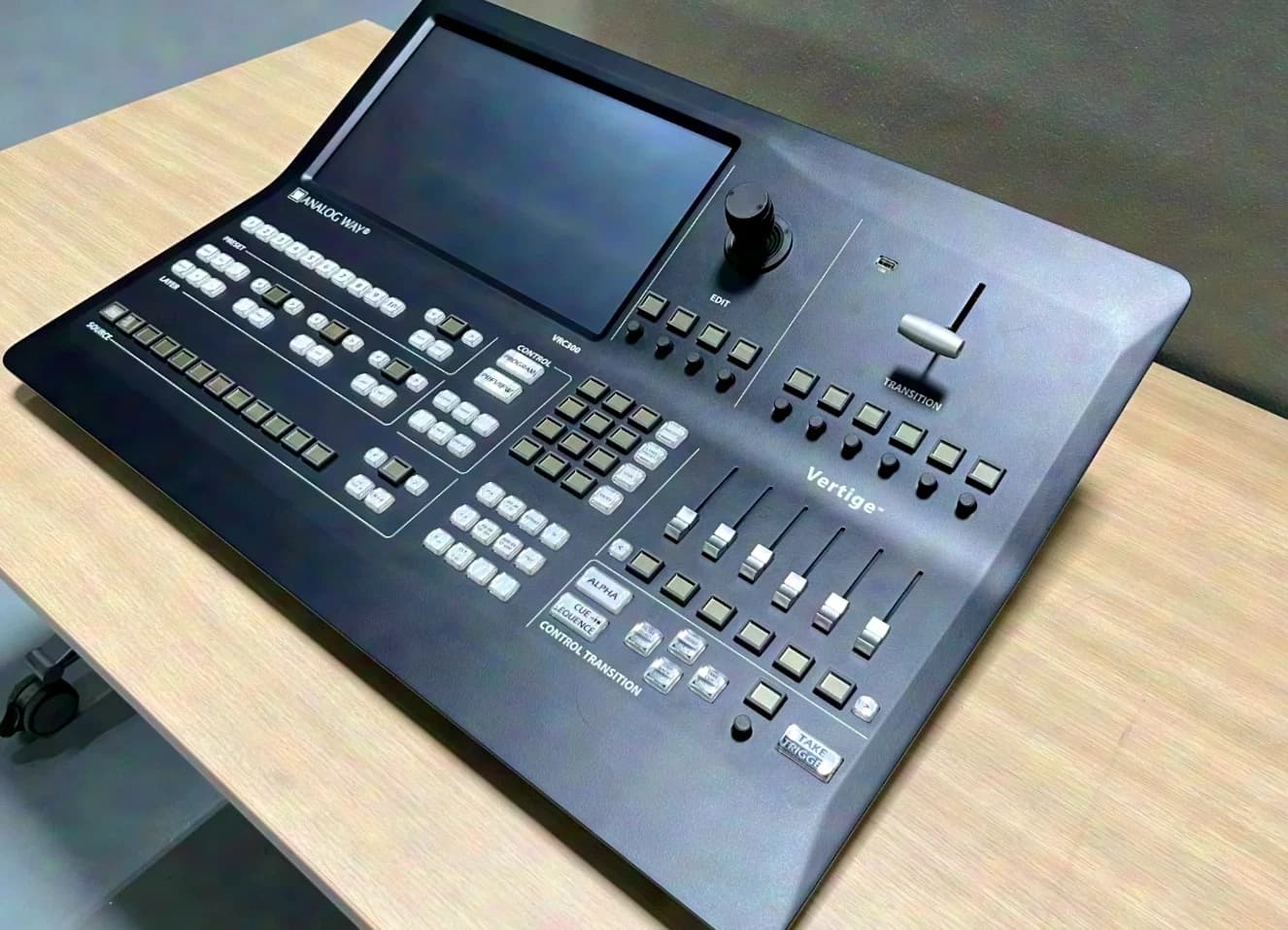 Analog Way Vertige VRC300