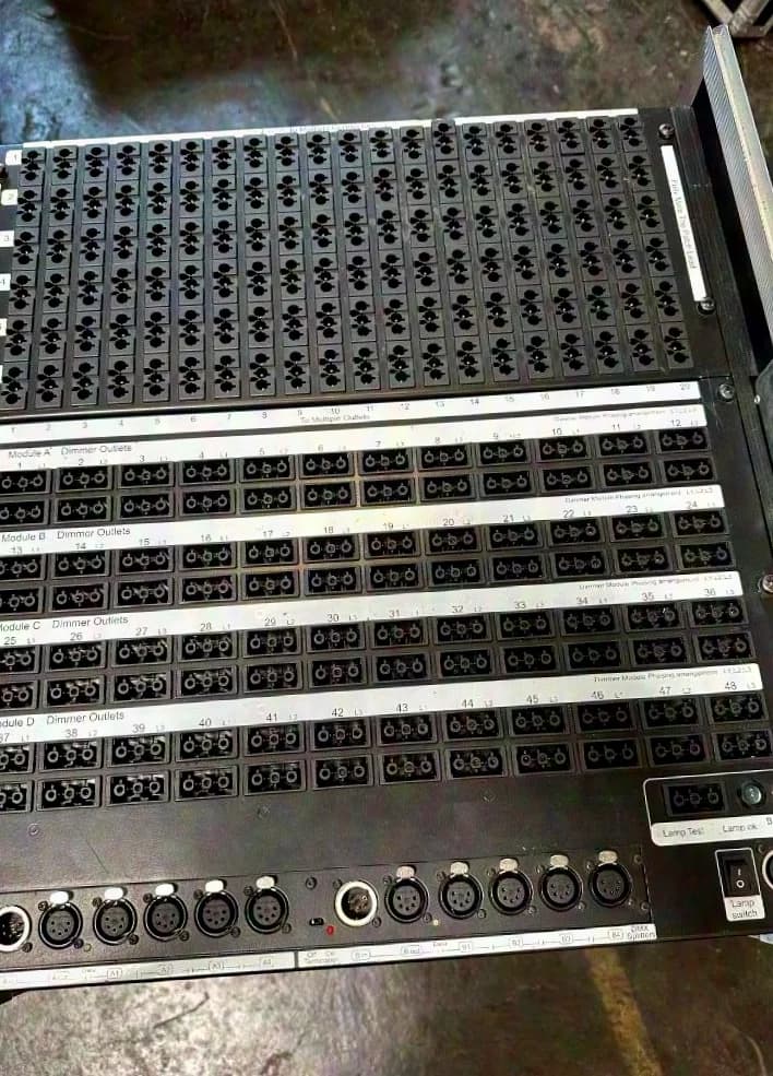 Avolites ART2000t Feststromverteiler 24 und 48 Kanal