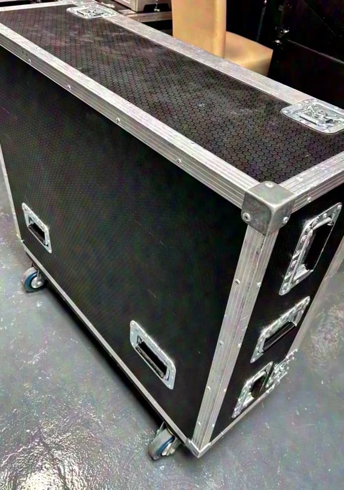 BEHRINGER WING + S32 + DANTE + CASES !!
