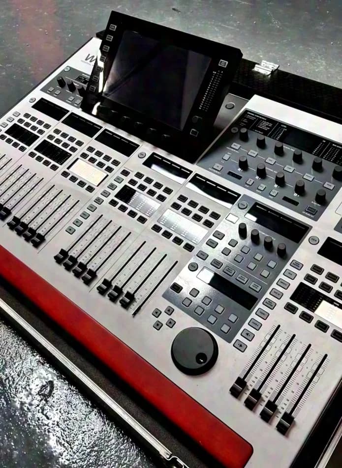 BEHRINGER WING + S32 + DANTE + CASES !!