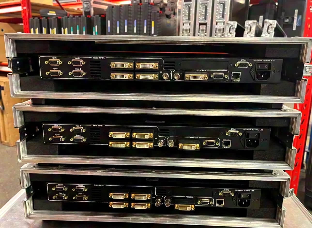 Barco PDS-902 3G Seamless-Switcher mit 2u Flightcase.