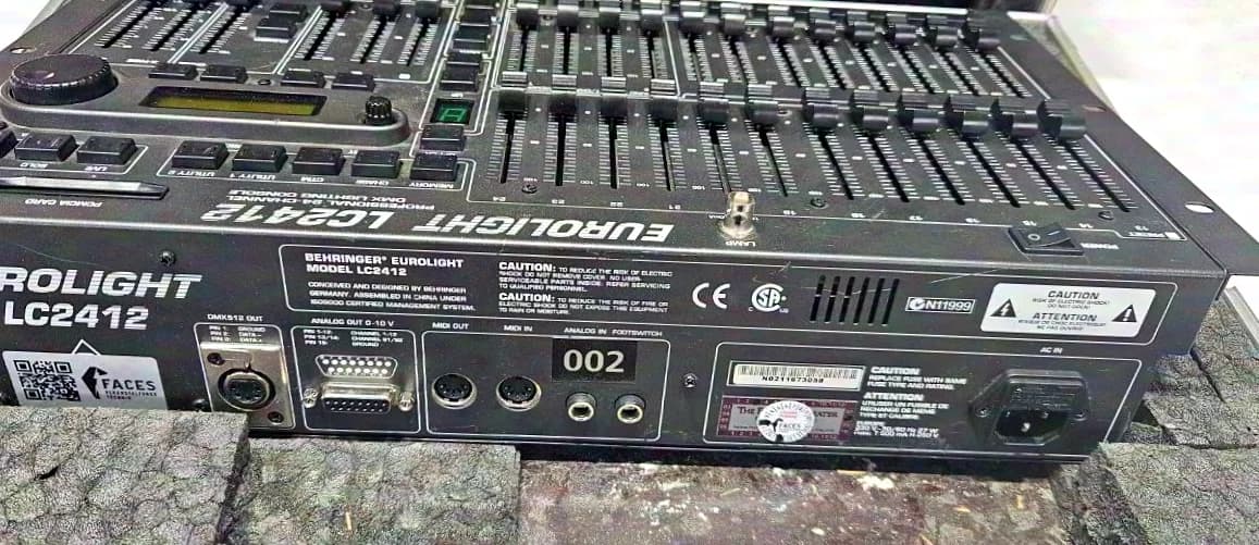 Behringer Eurolight LC2412 (inkl. Koffer-Case)
