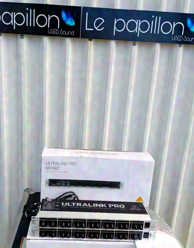 Behringer MX882 V2 Ultralink Pro Splitter/Mixer (Neu)