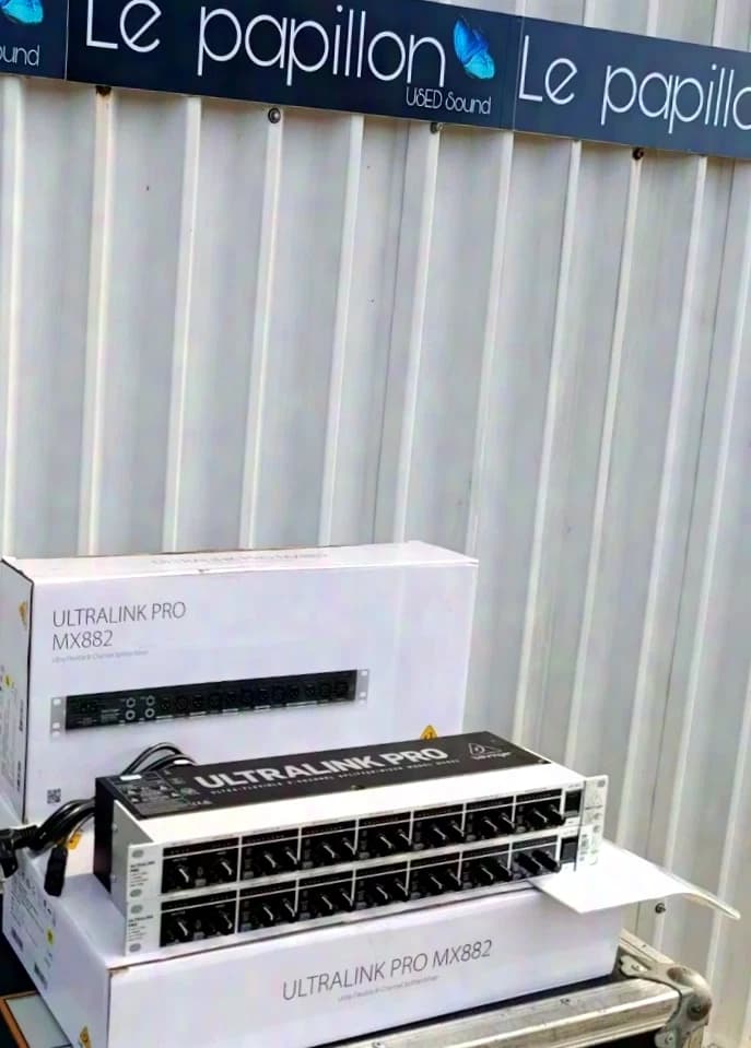 Behringer MX882 V2 Ultralink Pro Splitter/Mixer (Neu)