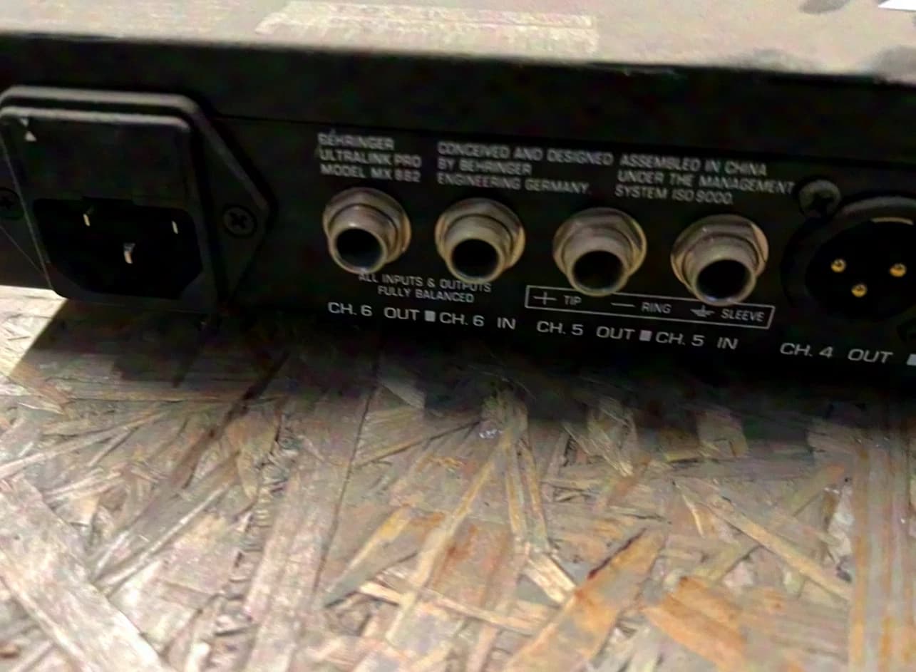 Behringer Ultralink Pro MX 882