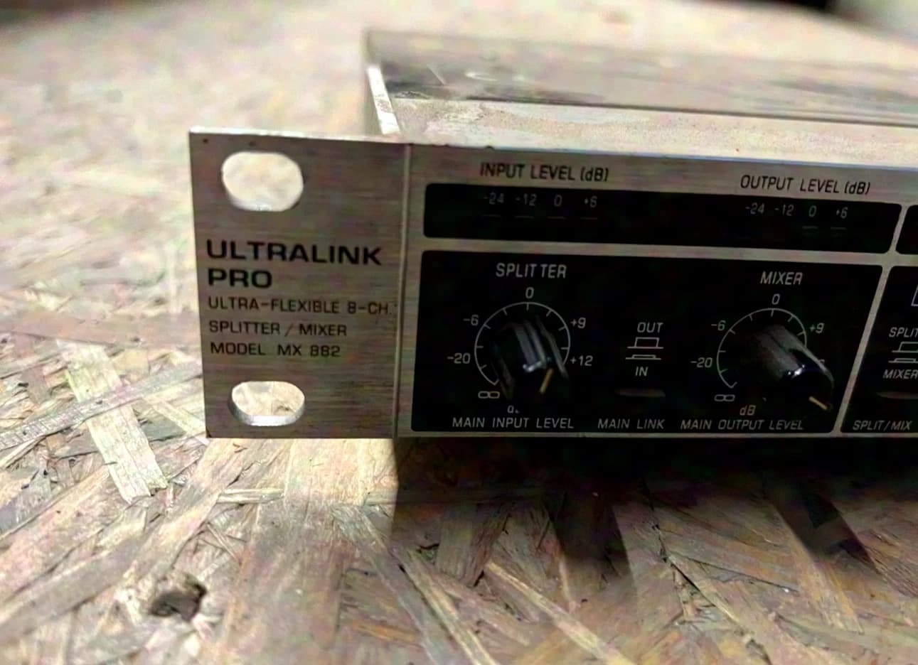 Behringer Ultralink Pro MX 882